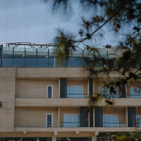 The White Rock Inn & Dine Shillong Exterior foto