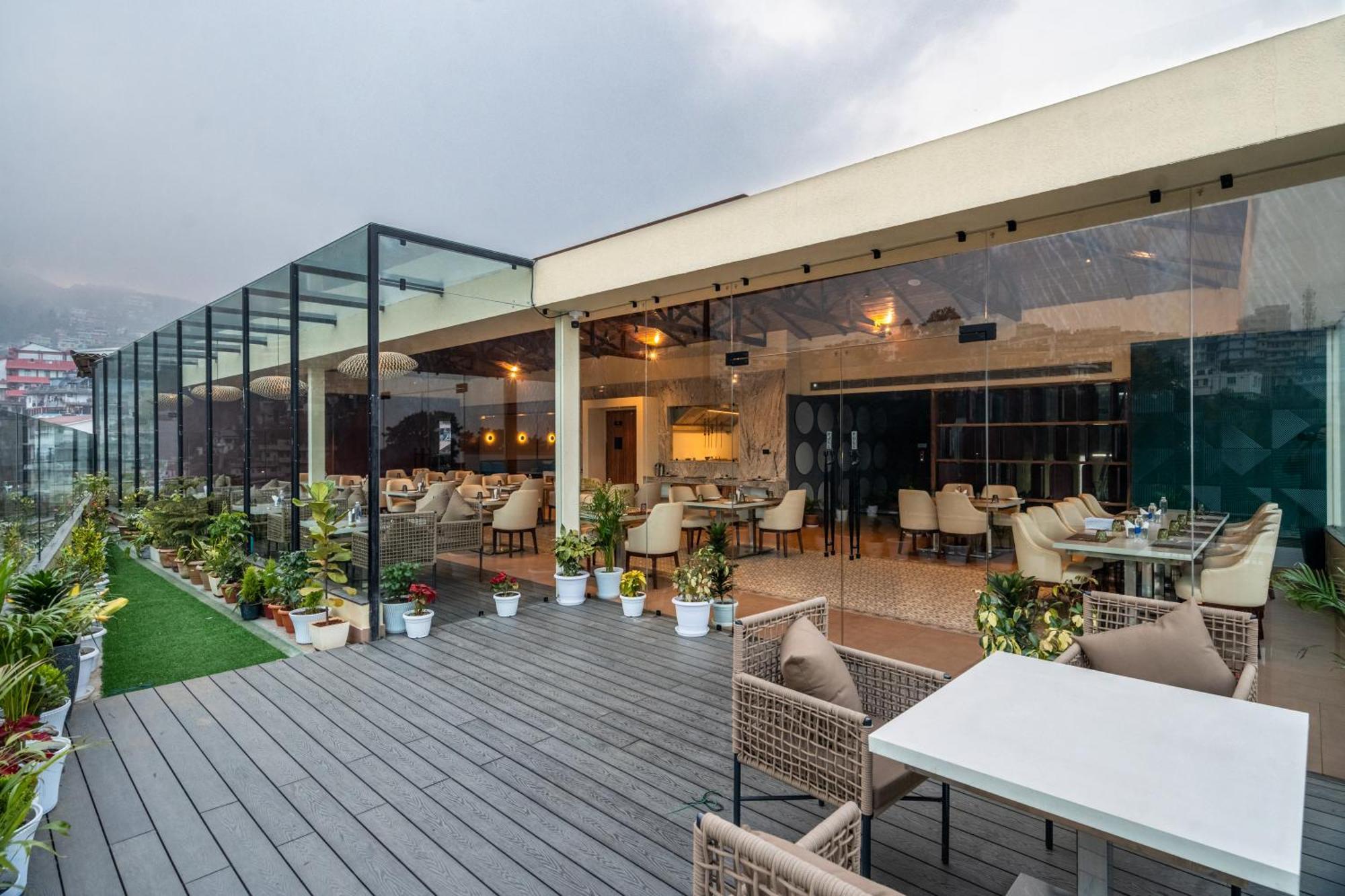 The White Rock Inn & Dine Shillong Exterior foto
