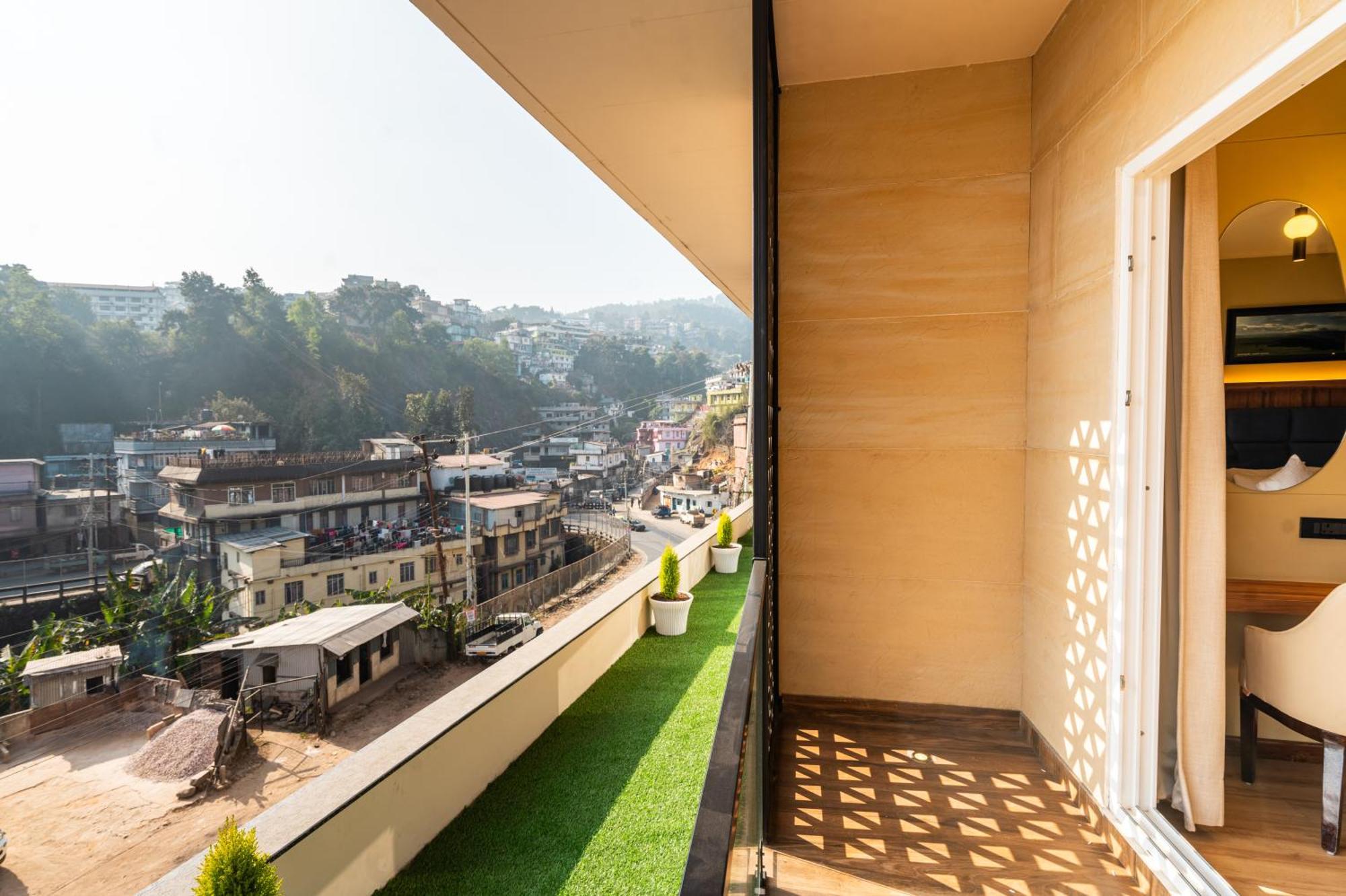 The White Rock Inn & Dine Shillong Exterior foto